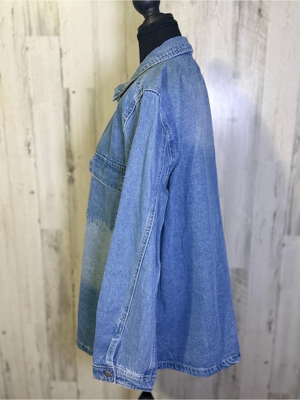 NWT Luvamia Blue Denim Button Down Long Sleeve Shirt Jacket Shacket Size XL - Picture 6 of 9